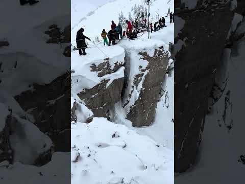 @GimbalGod descends into Corbet&#039;s Couloir via the &quot;Tool Shed&quot; at Kings &amp; Queens #snowboarding