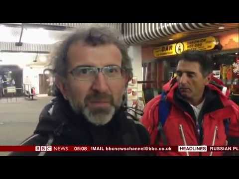 130 stranded skiers in a Ski lift rescued from Italian resort