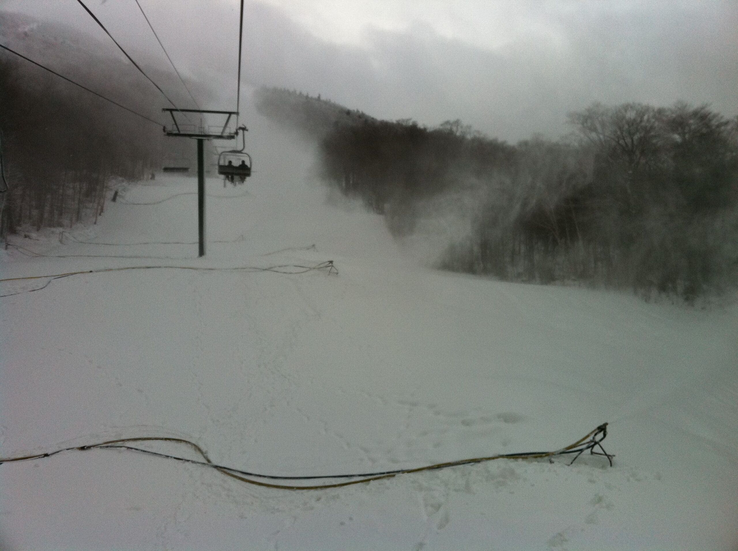 Snow guns on Liftline