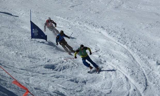 Alpine Banzai mens ski turn 2
