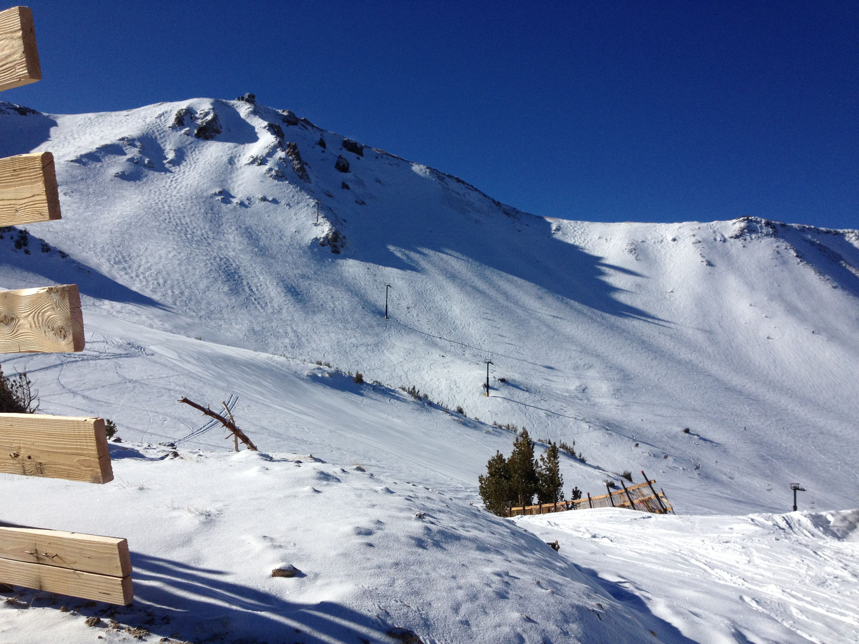expert skiing and snowboarding of chair 23 at Mammoth