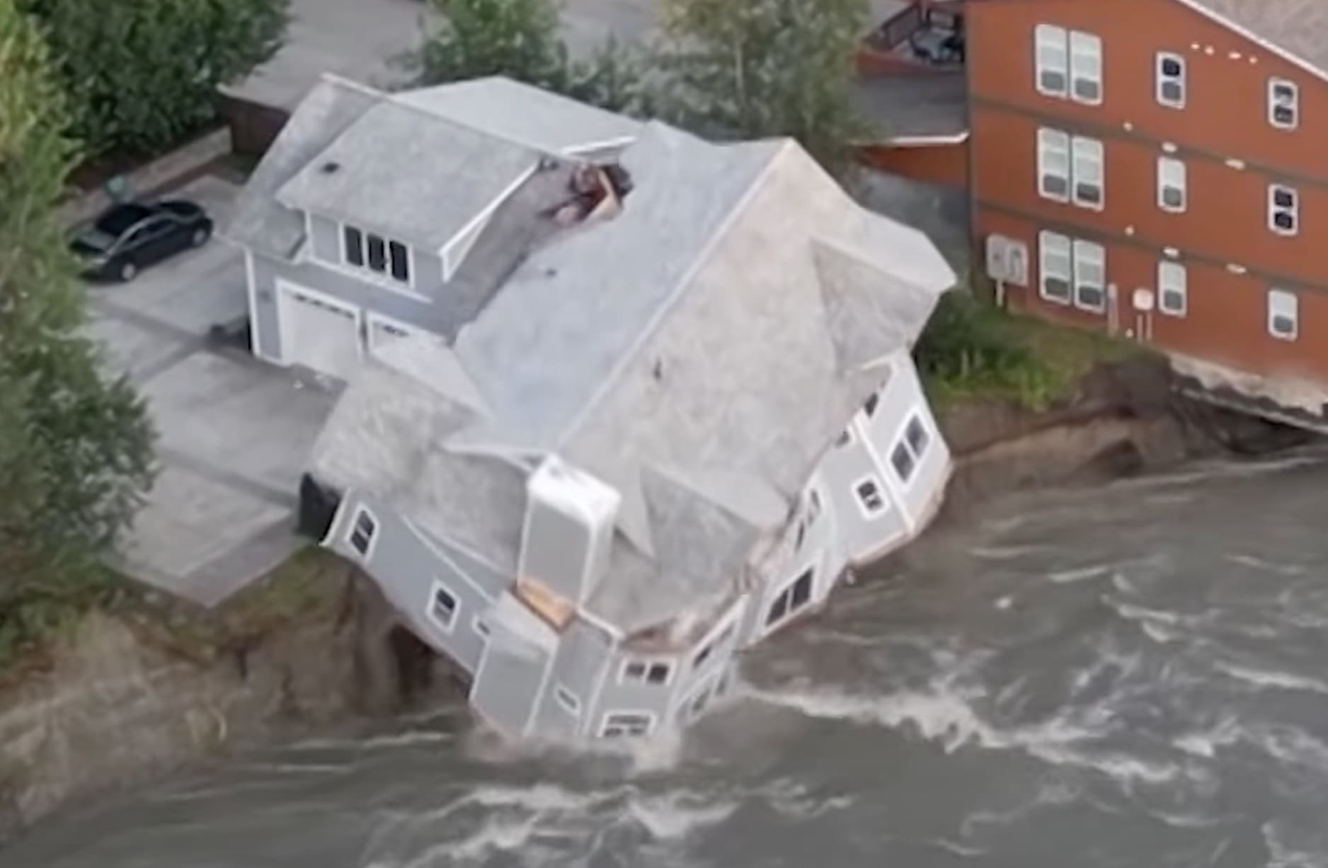 House Collapses After Extreme Flooding In Alaska - Unofficial Networks