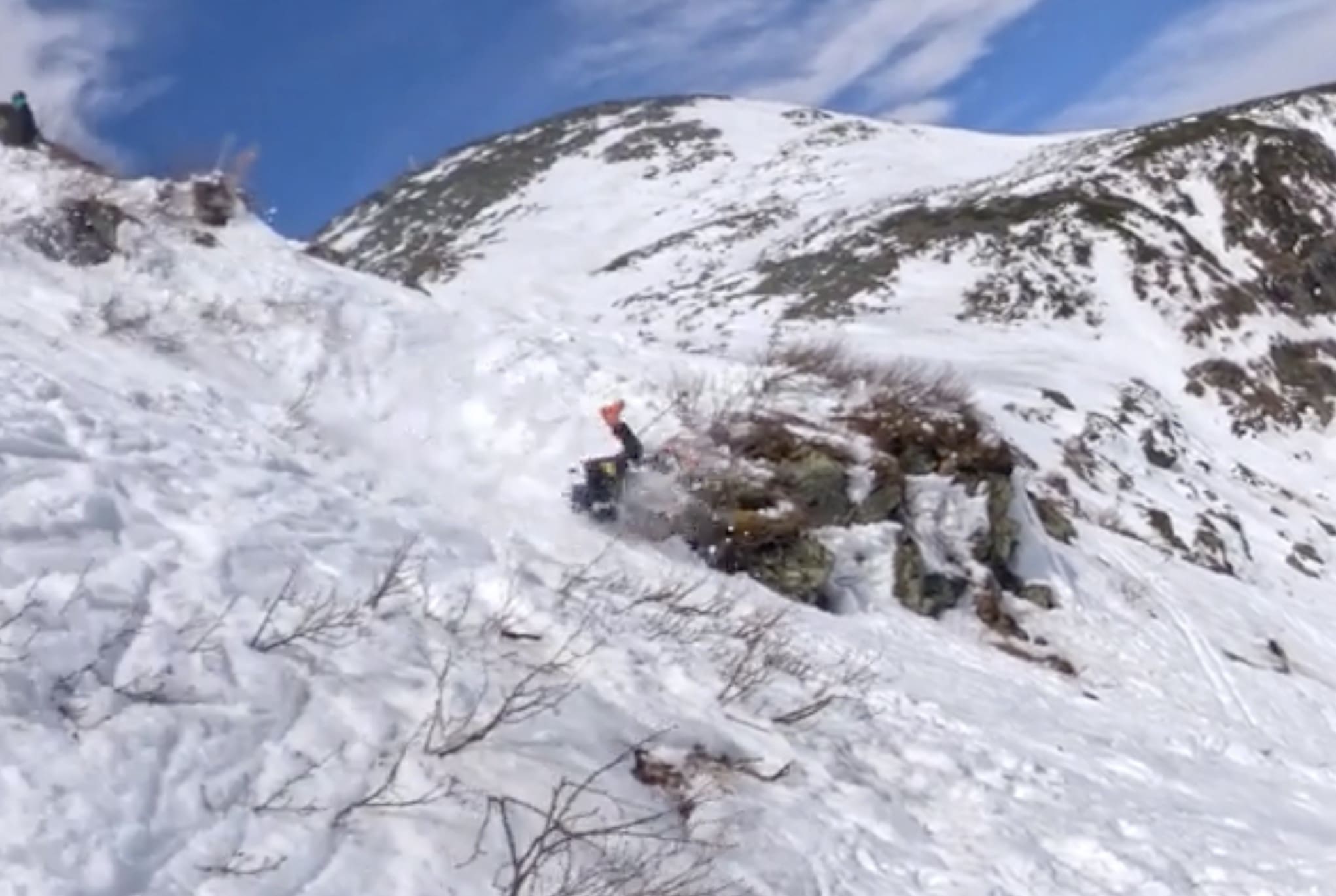Tuckerman Ravine Skier Takes Nasty Tumble Down The Chute - Unofficial