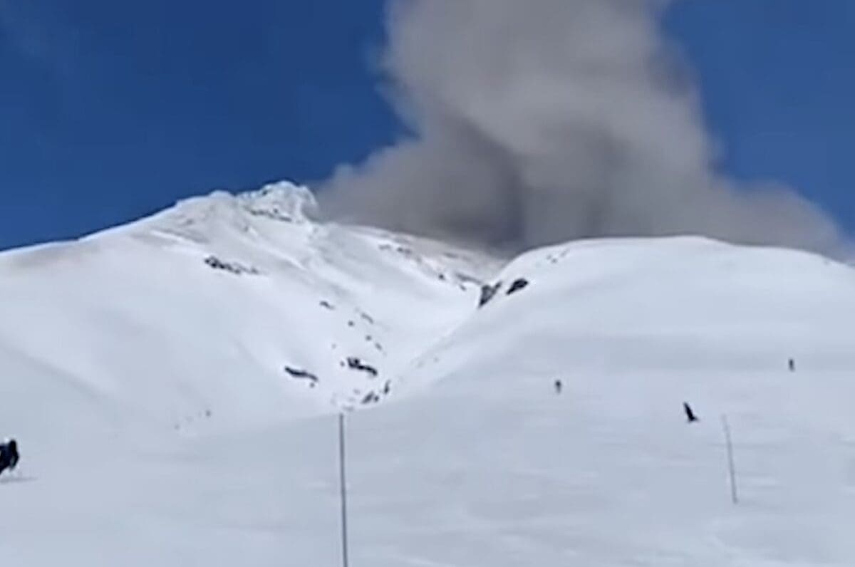 The volcano billows smoke above Ski Pucón