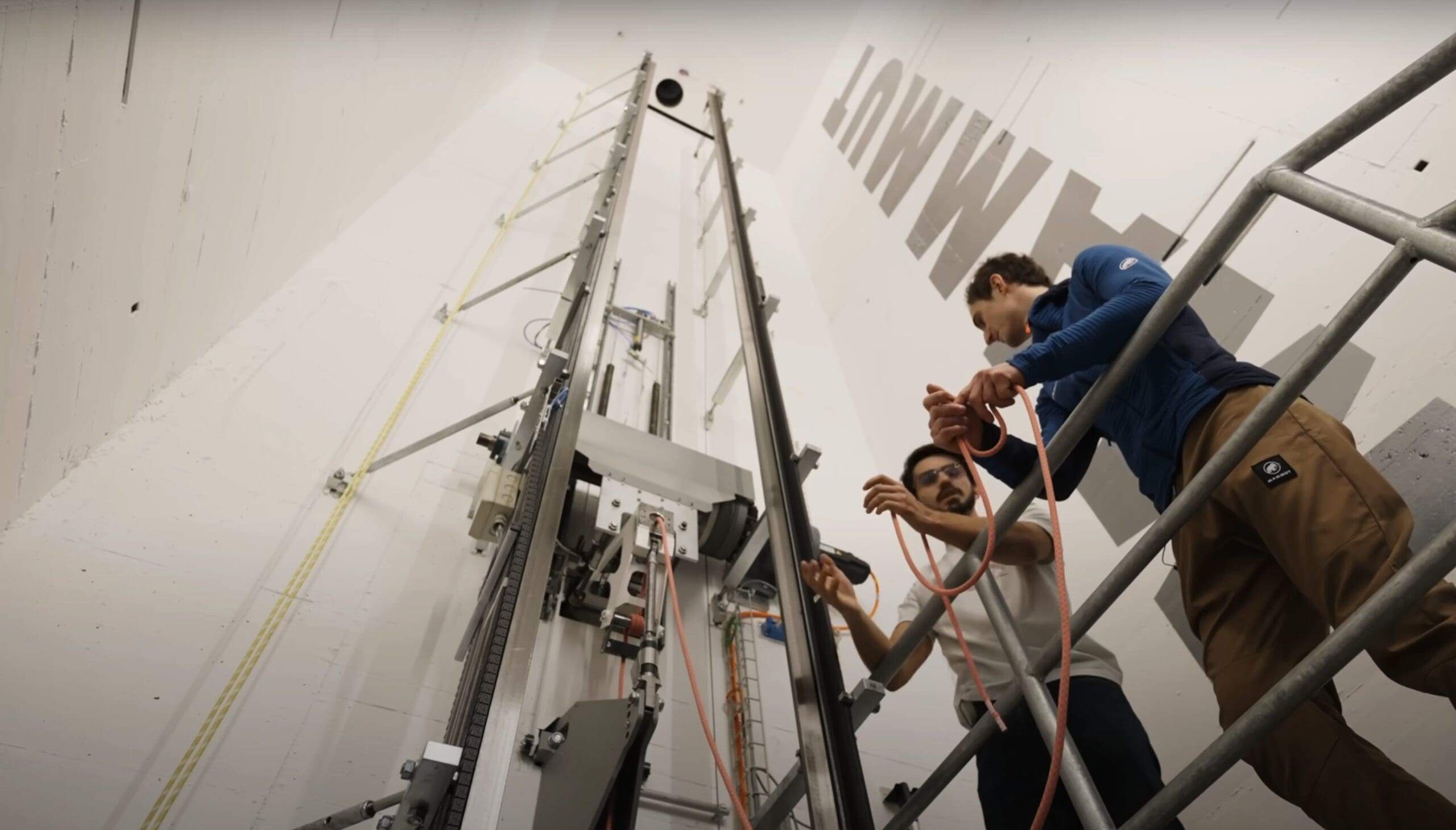 Climbing Rope Tested Under Extreme Pressure Until It Explodes ...