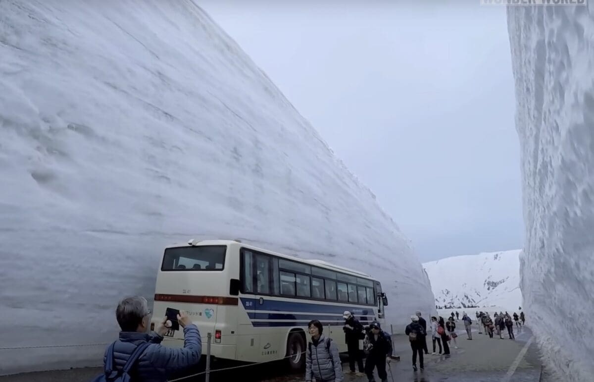 Snow walls @ Tateyama Kurobe Alpine Route, Japan