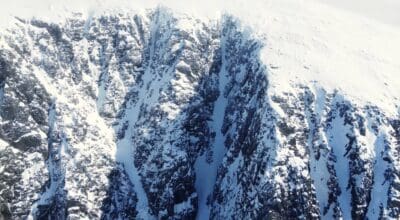 Skiing the Republiken couloir.