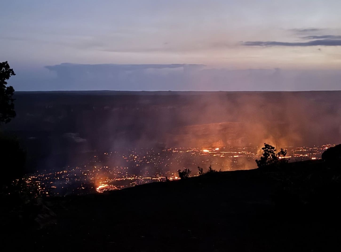 Eruption in pause from Kīlauea Overlook on December 25.