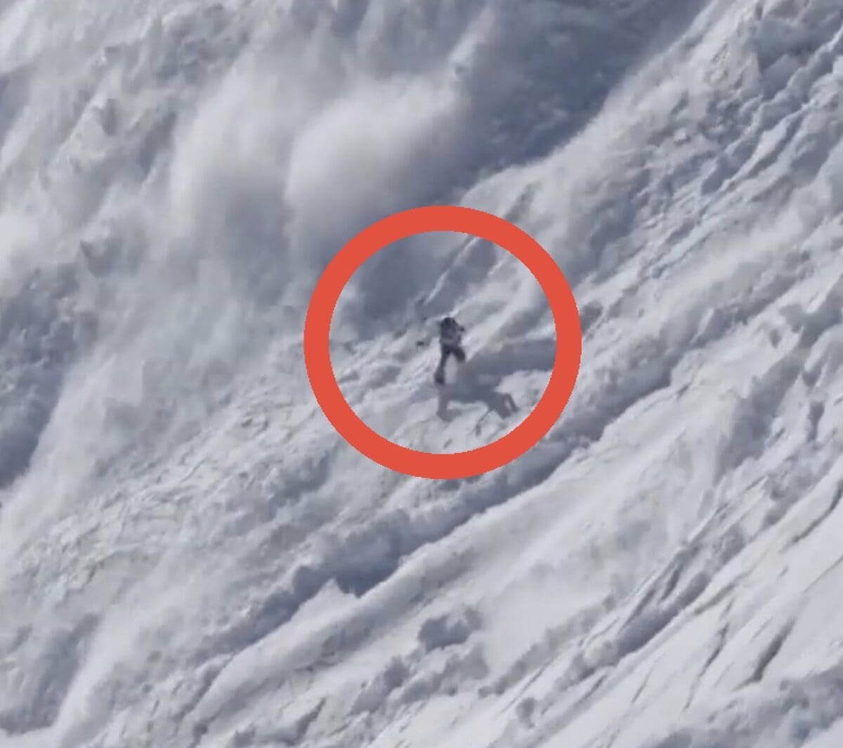 Snowboarder outruns avalanche in Switzerland.