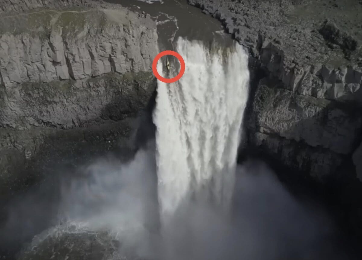 186 foot kayak drop over Washington State waterfall.