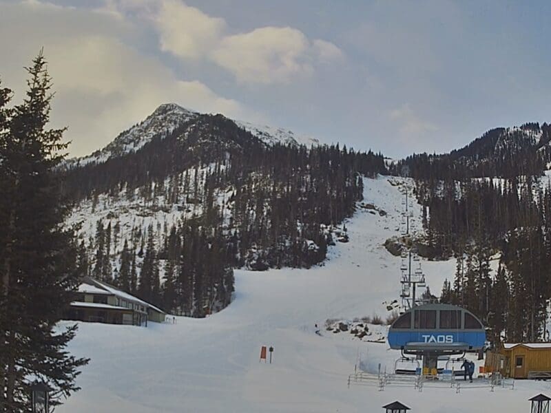 Taos Ski Valley Kachina Basin live camera @ 9:02am on January 29.