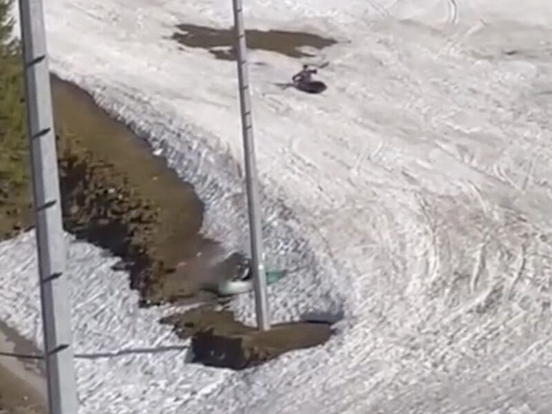 Snow kayaker gets spun out @ Hochkar Mountain