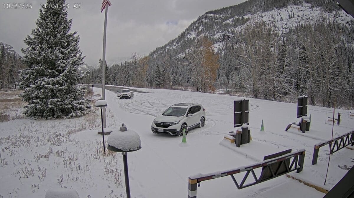 Yellowstone Roads Close As Rangers Respond To 30+ Snow Related Car Accidents