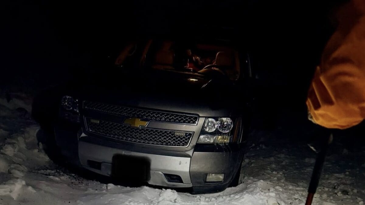 Texas couple stranded on snow-covered Colorado pass.