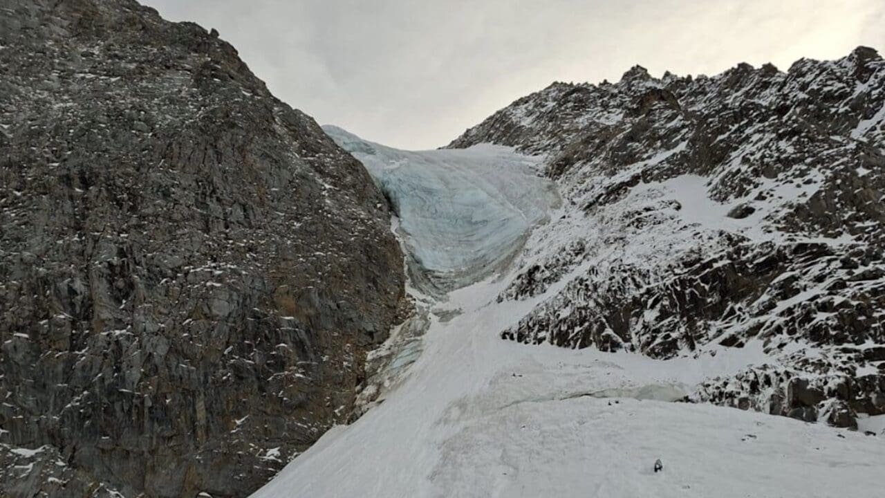 Path of Italian avalanche that killed 5.