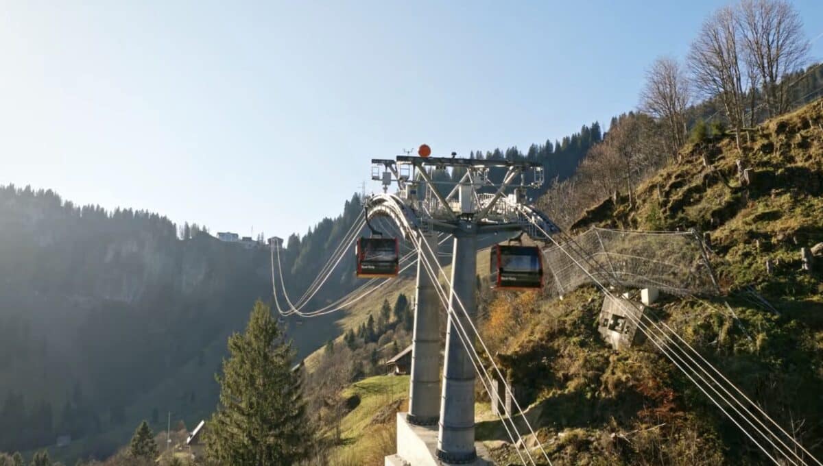 The world's first TRI-Line ropeway in Hoch-Ybrig.