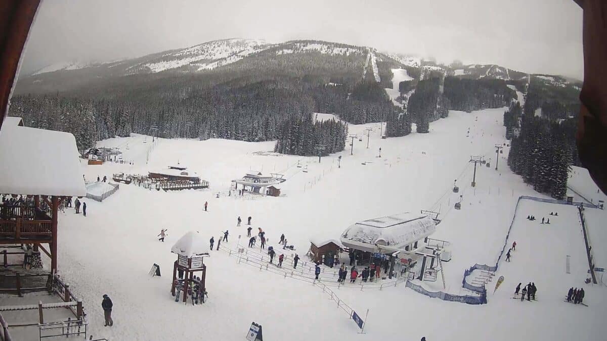 Lake Louise live camera.