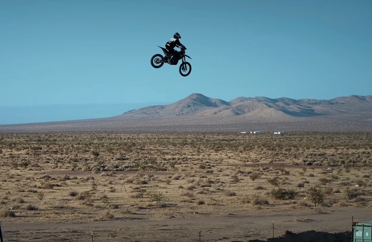 3-World Record Stunts Scheduled For January 31st in Mesa, Arizona (Trophy Truck, Moto, BMX)