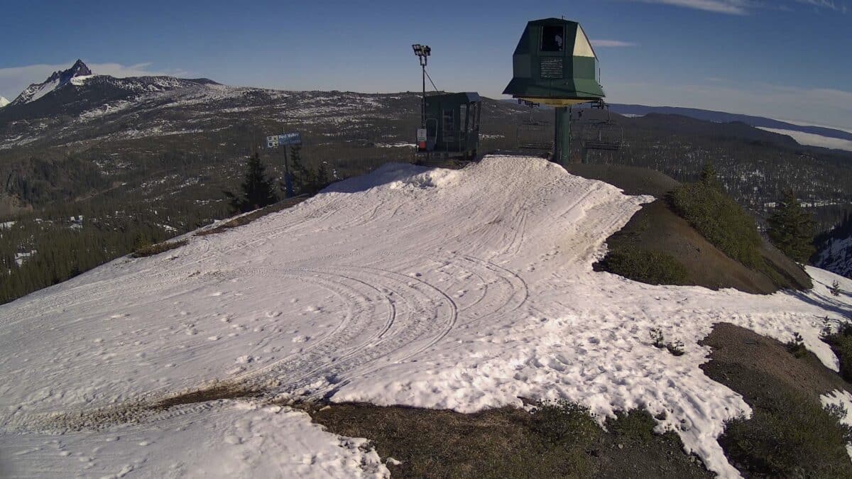 Hoodoo Ski & Recreation live camera.