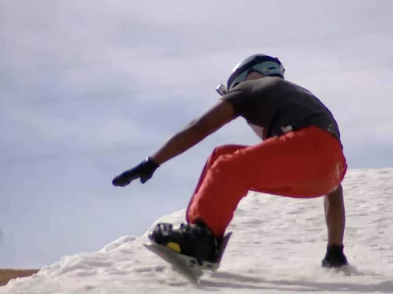 Colorado news anchors try snowboarding.