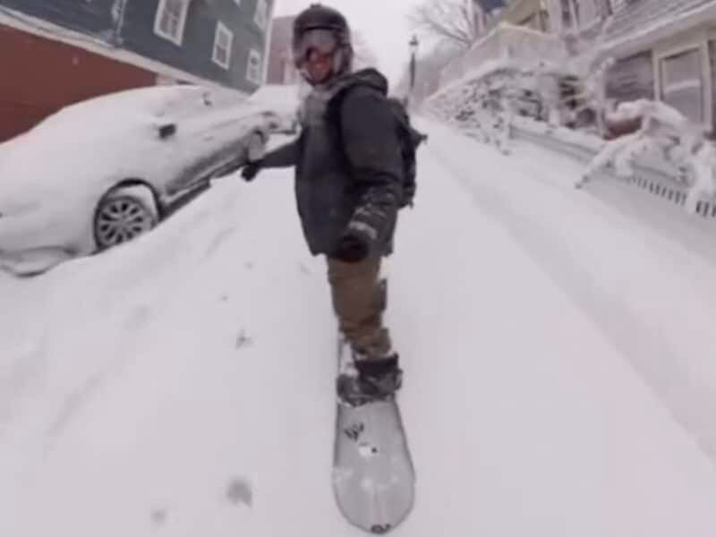 Snowboarder rips powder turns in Boston.