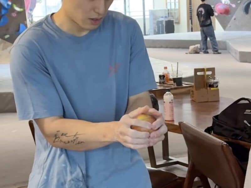 This climber apple splitting trick is next level