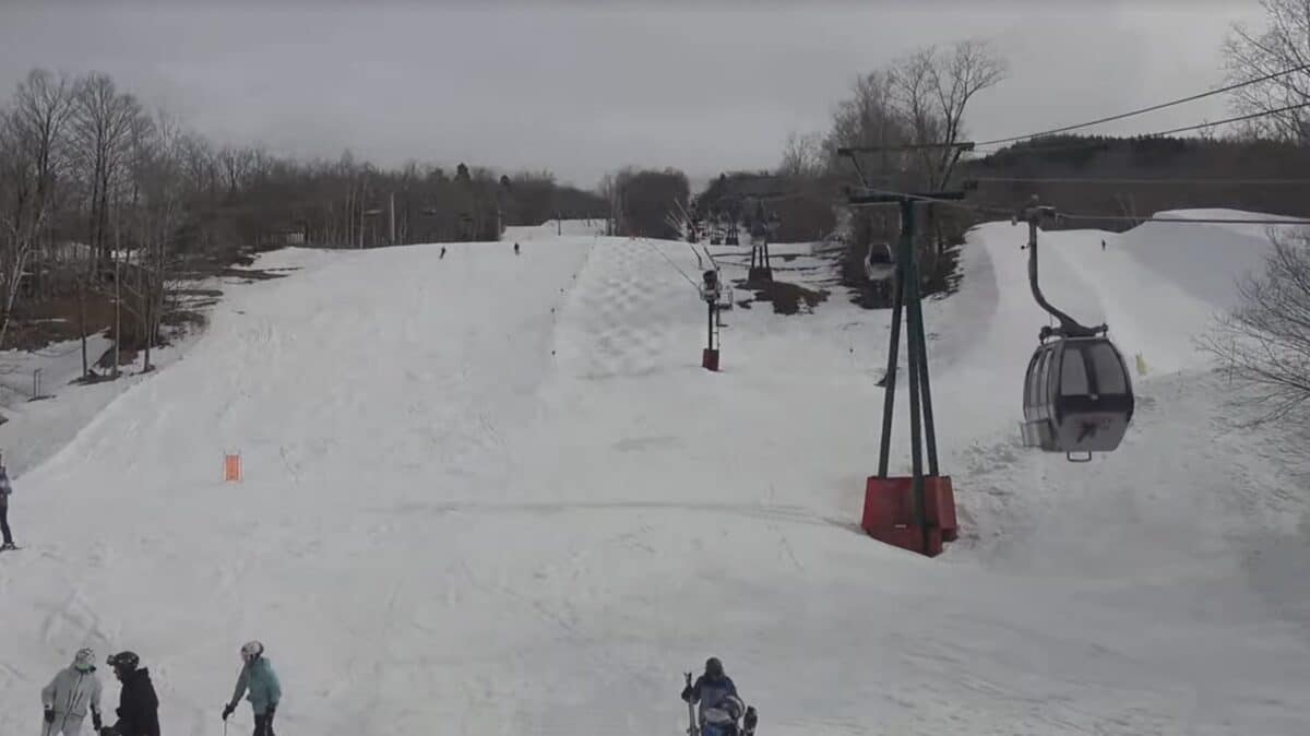New Hampshire Resort Offers $39 To Skiers & Snowboarders With Another 2025/26 Season Pass