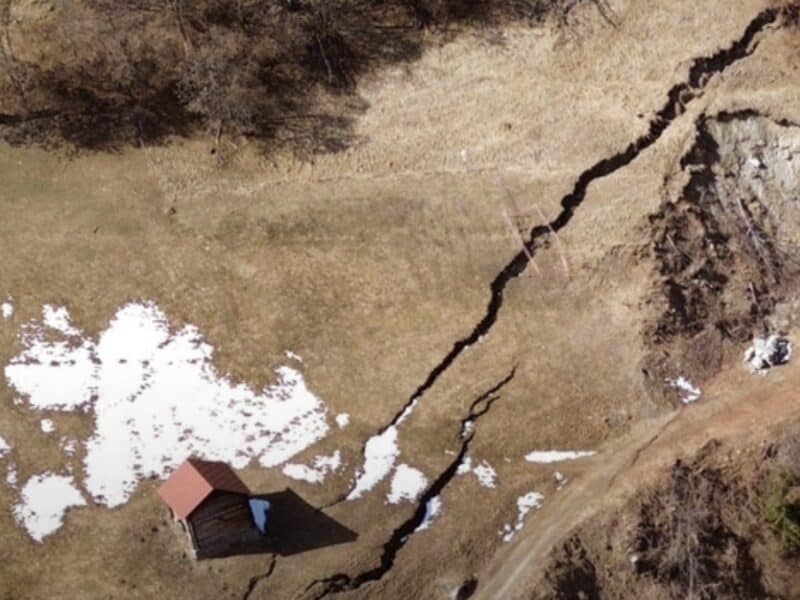 Growing crack on Swiss mountainside causes concern