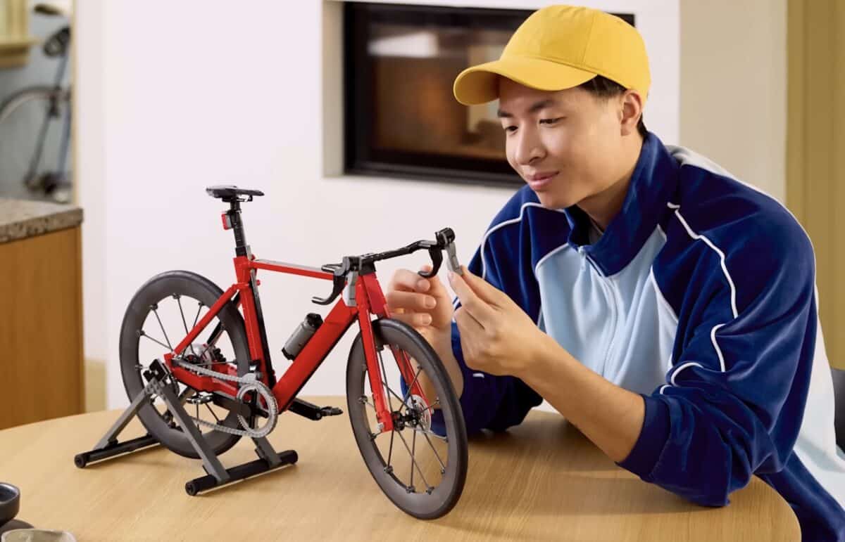 LEGO Icons Road Bike