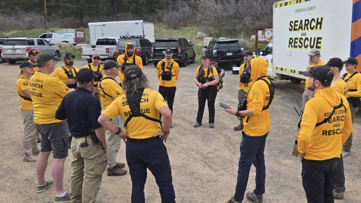 Douglass County Search and Rescue prepares to assist 9 missing hikers.