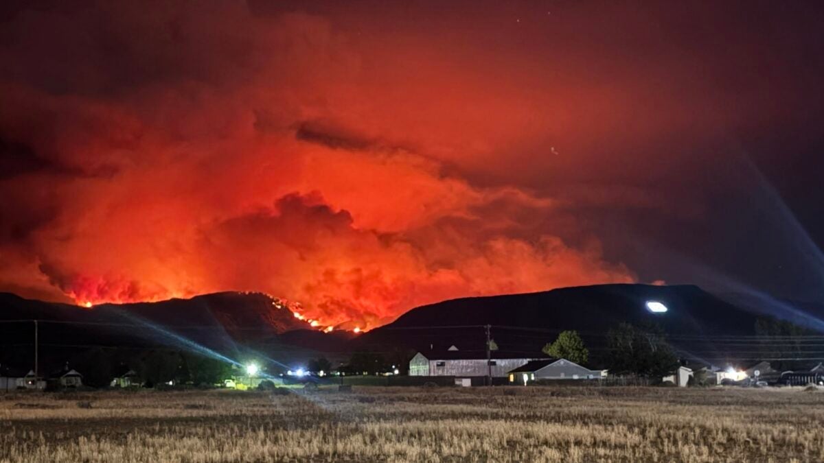 Utah’s Eagle Point Resort Threatened By Cottonwood Wildfire