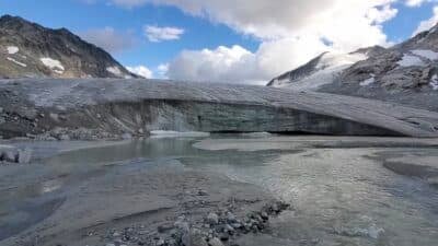 Place Glacier in British Columbia.