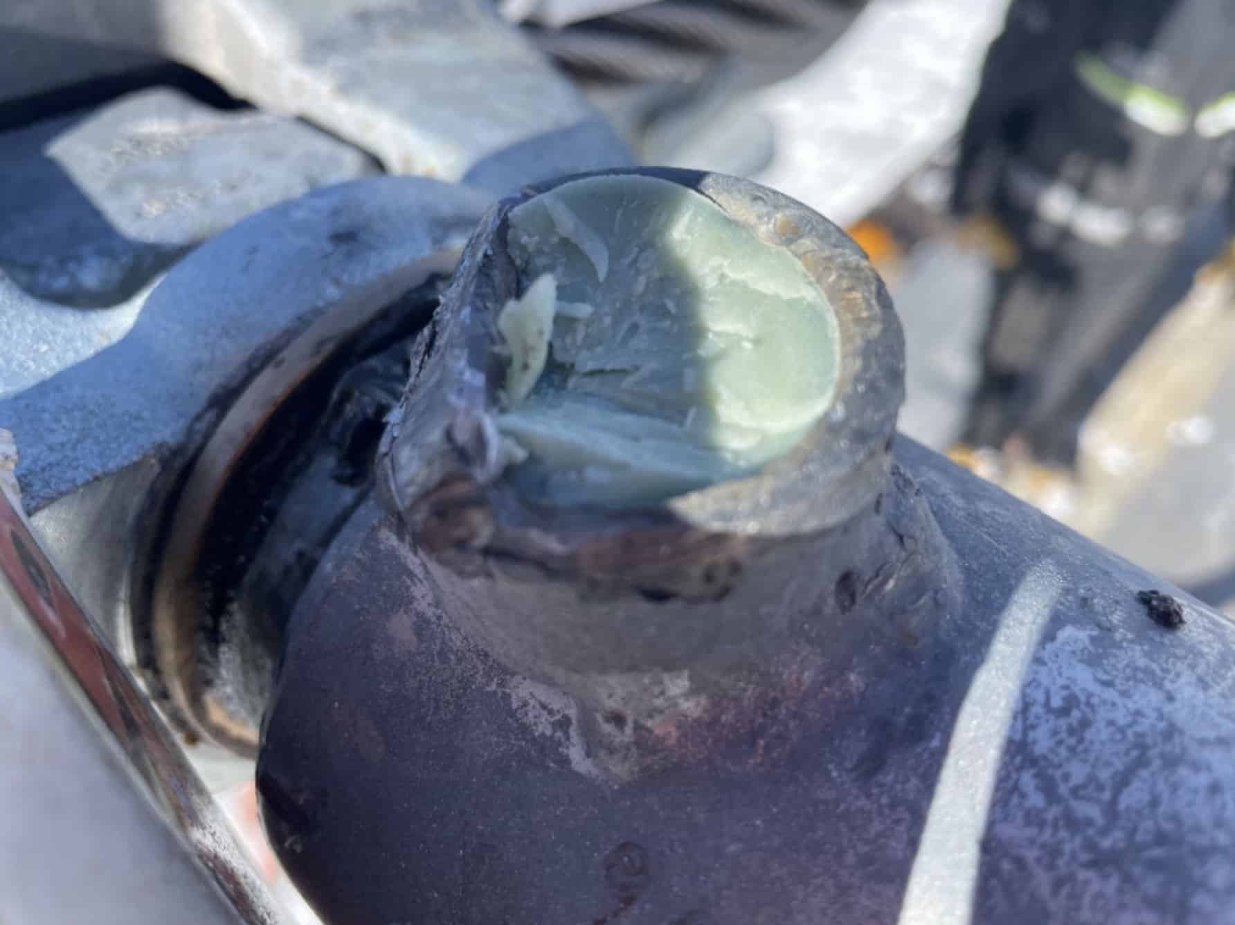 Damage to swing guide on hanger head.