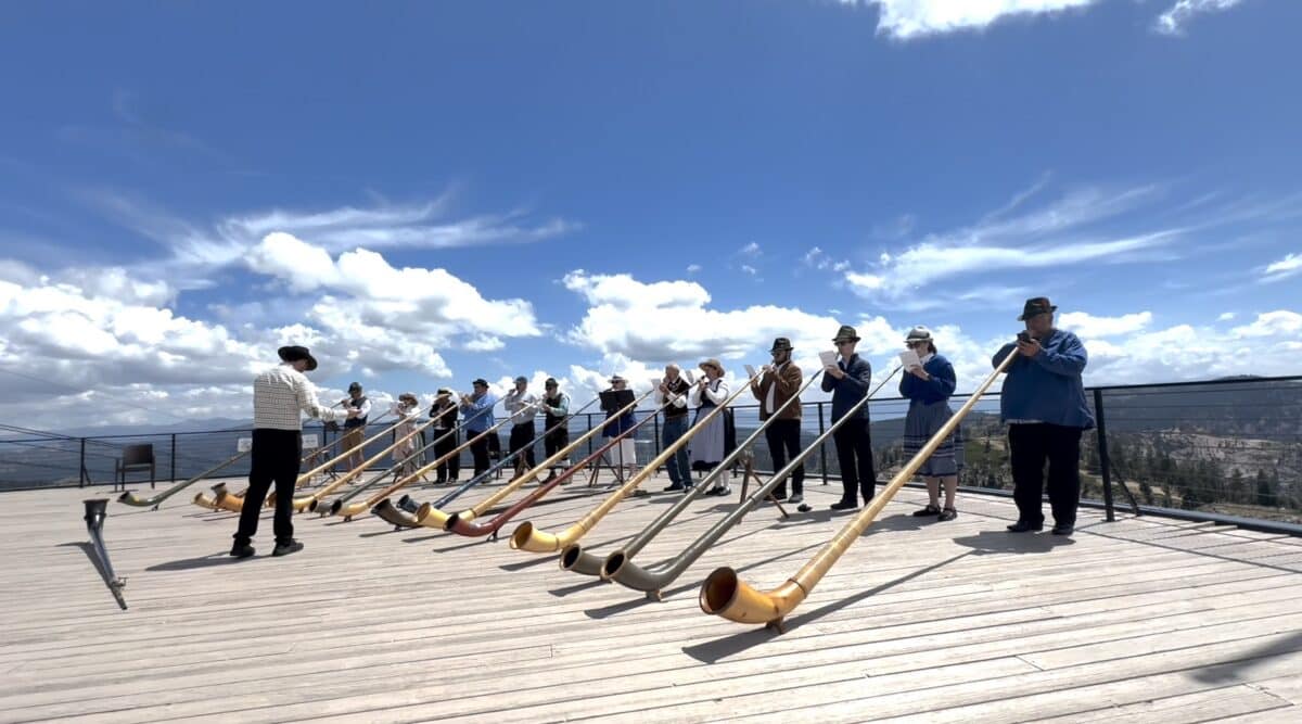 Sierra Alphorn Players