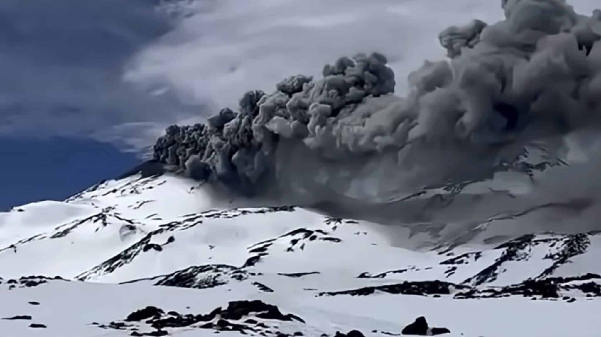 Volcano Sends Pyroclastic Column 1,250 Feet Above Chilean Ski Resort