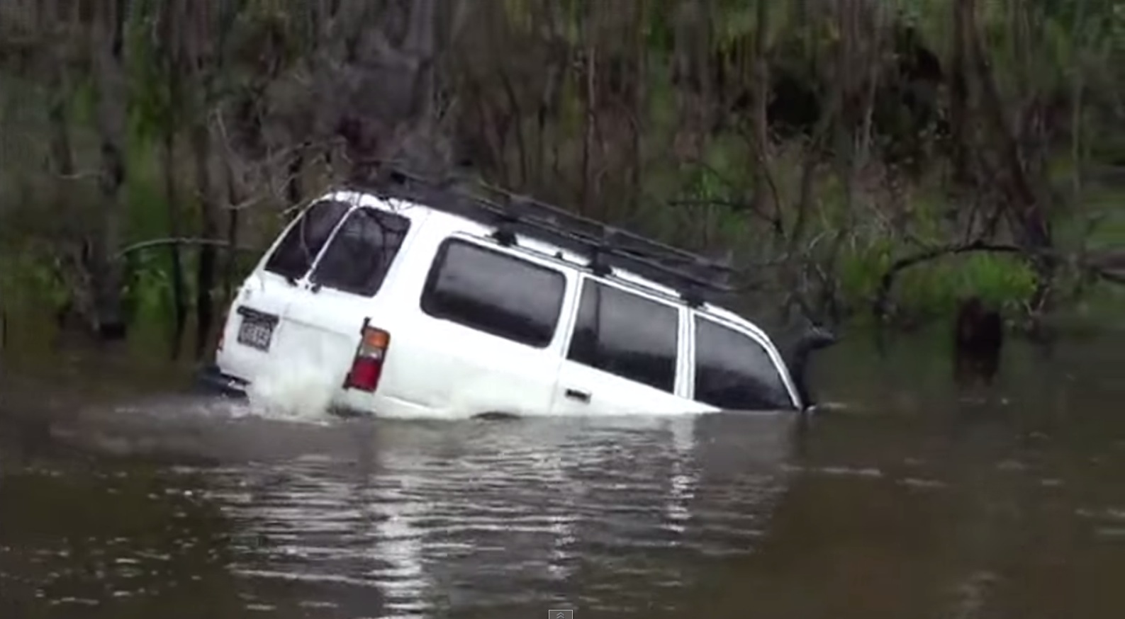 The Most Spectacular River Crossing By A 4×4 You Will Ever See ...