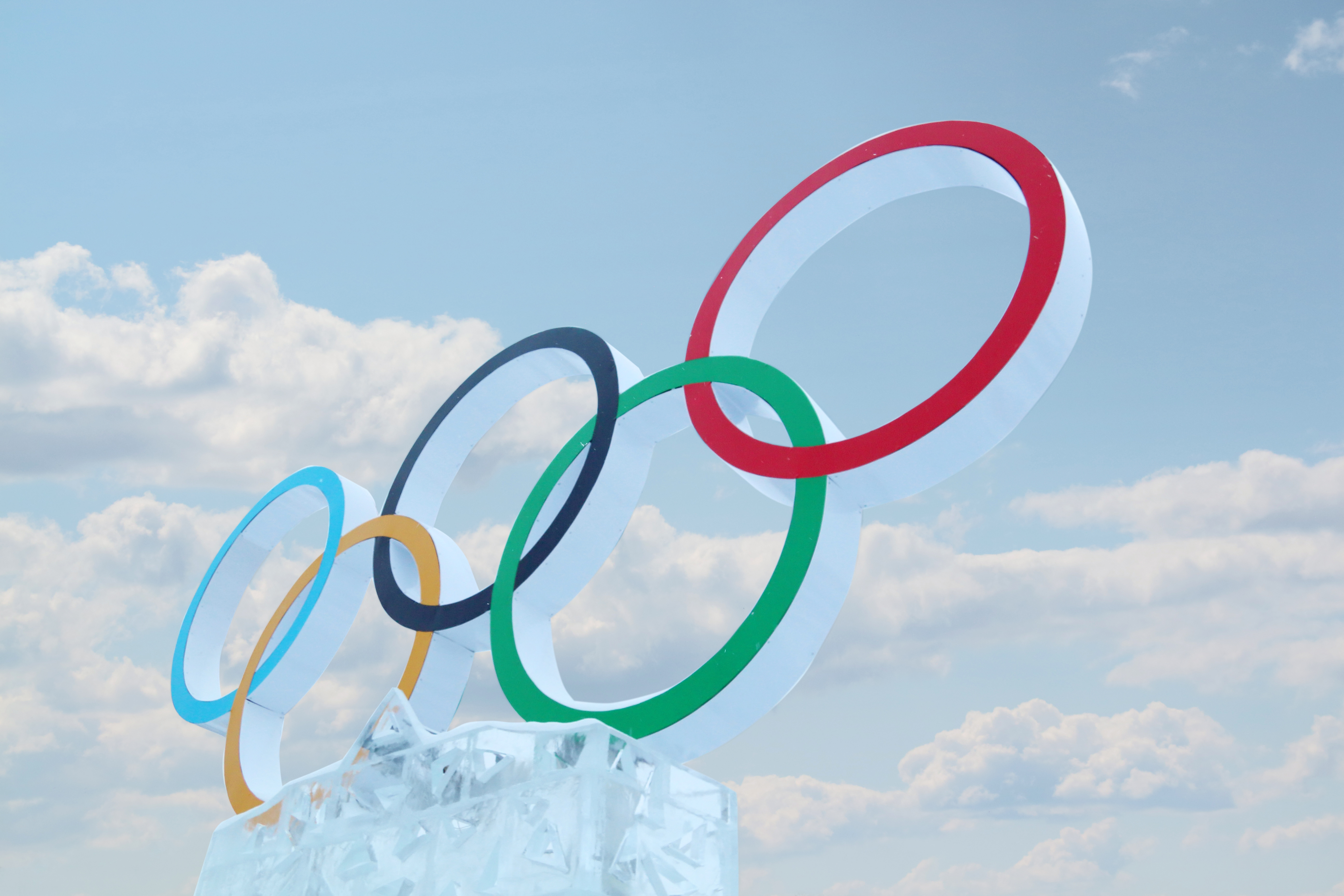 Символ Олимпийский игр во льду