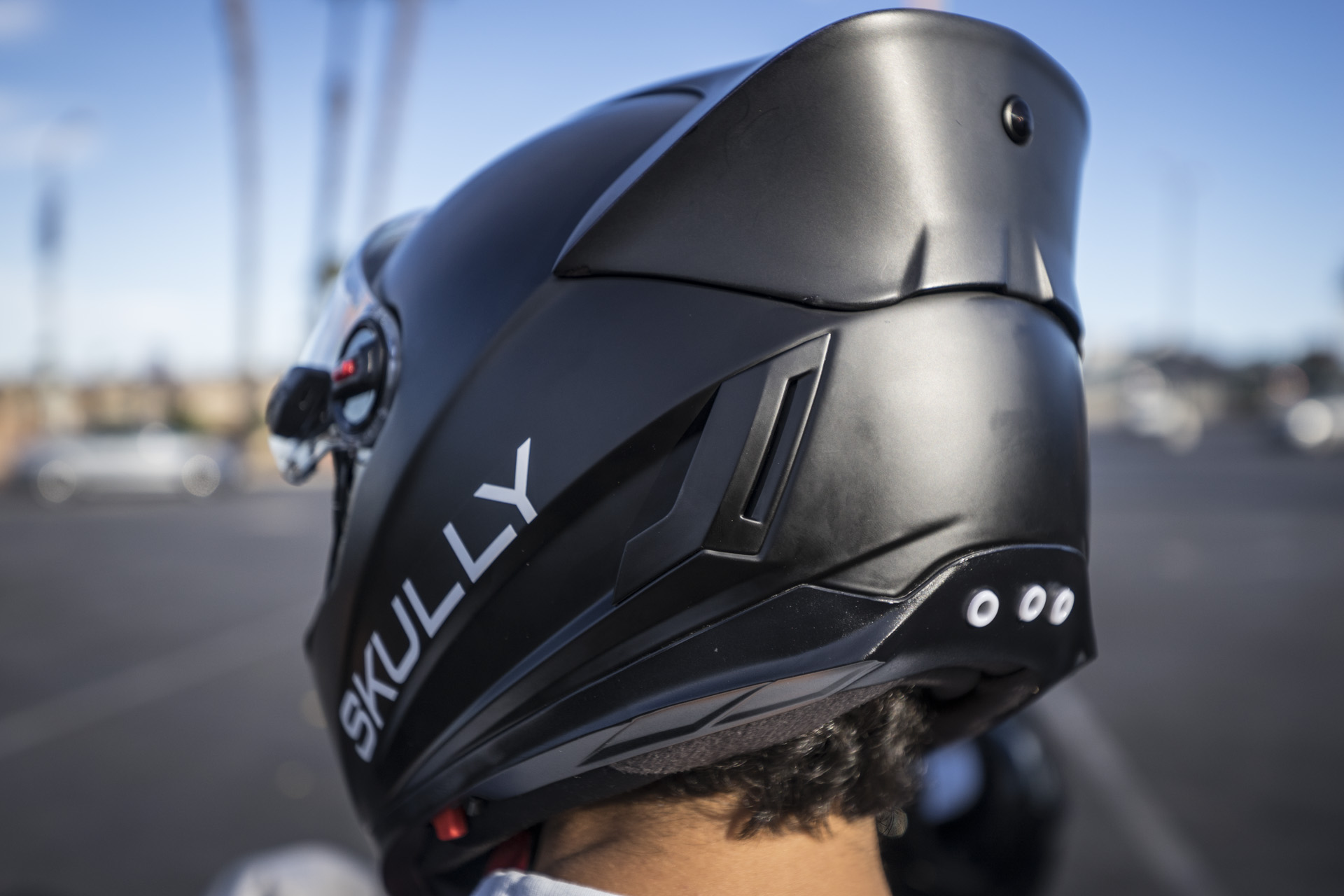 Truly Ground Breaking Motorcycle Helmet Design – SKULLY AR-1