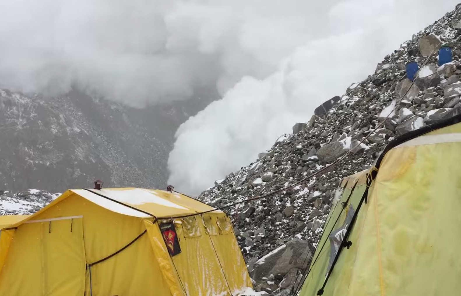 Watch: New Earthquake and Avalanche Footage from Everest | Unofficial ...