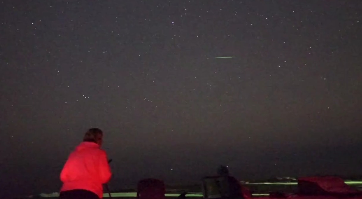 Watch Stunning Meteor Shower Streaks Across Australian Sky