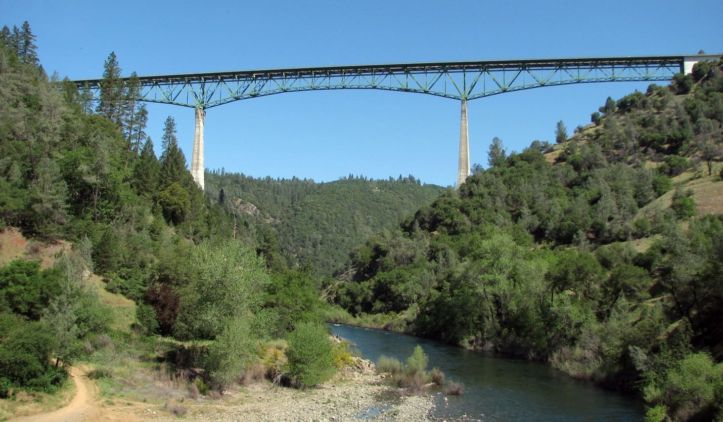 Women Falls Off Californias Highest Bridge While Snapping A Selfie Unofficial Networks