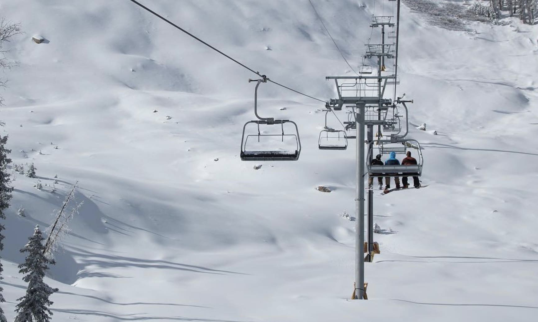 UPDATE: 4 American Ski Areas Will Be OPEN This Weekend