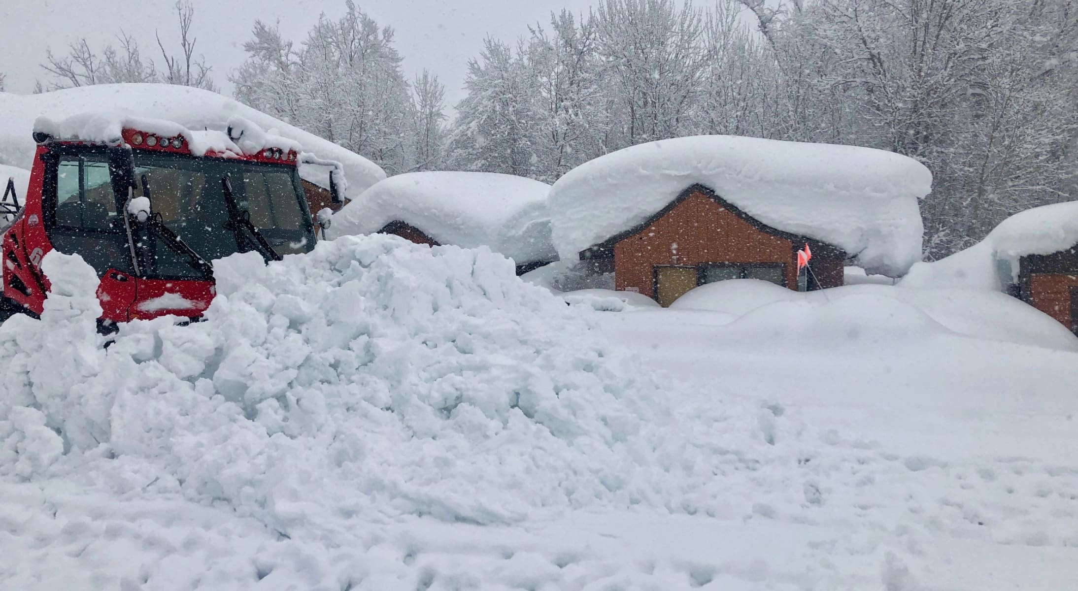 ski-area-fully-shuts-down-due-to-too-much-snow-unofficial-networks