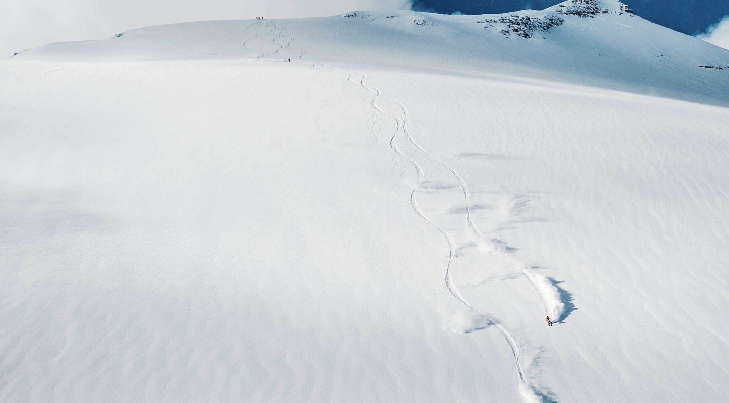 5 Glaringly Obvious Reasons Heli-skiing Rocks!