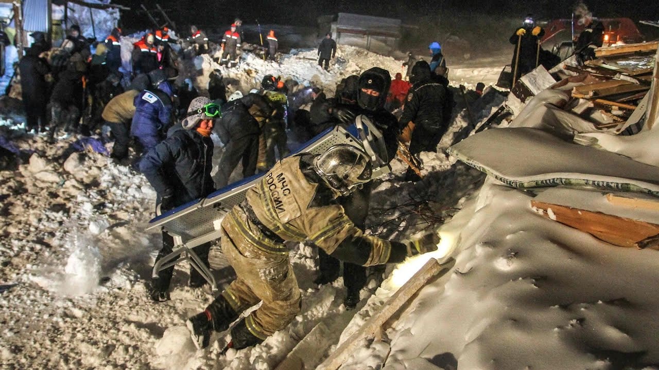 3 Dead, 6 Missing After Avalanche Hit Russian Ski Resort Village