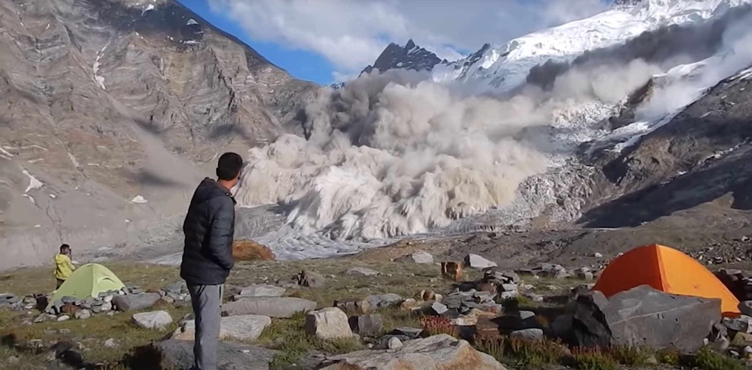 VIDEO: Powerful Avalanche Sweeps Past Himalayan Basecamp