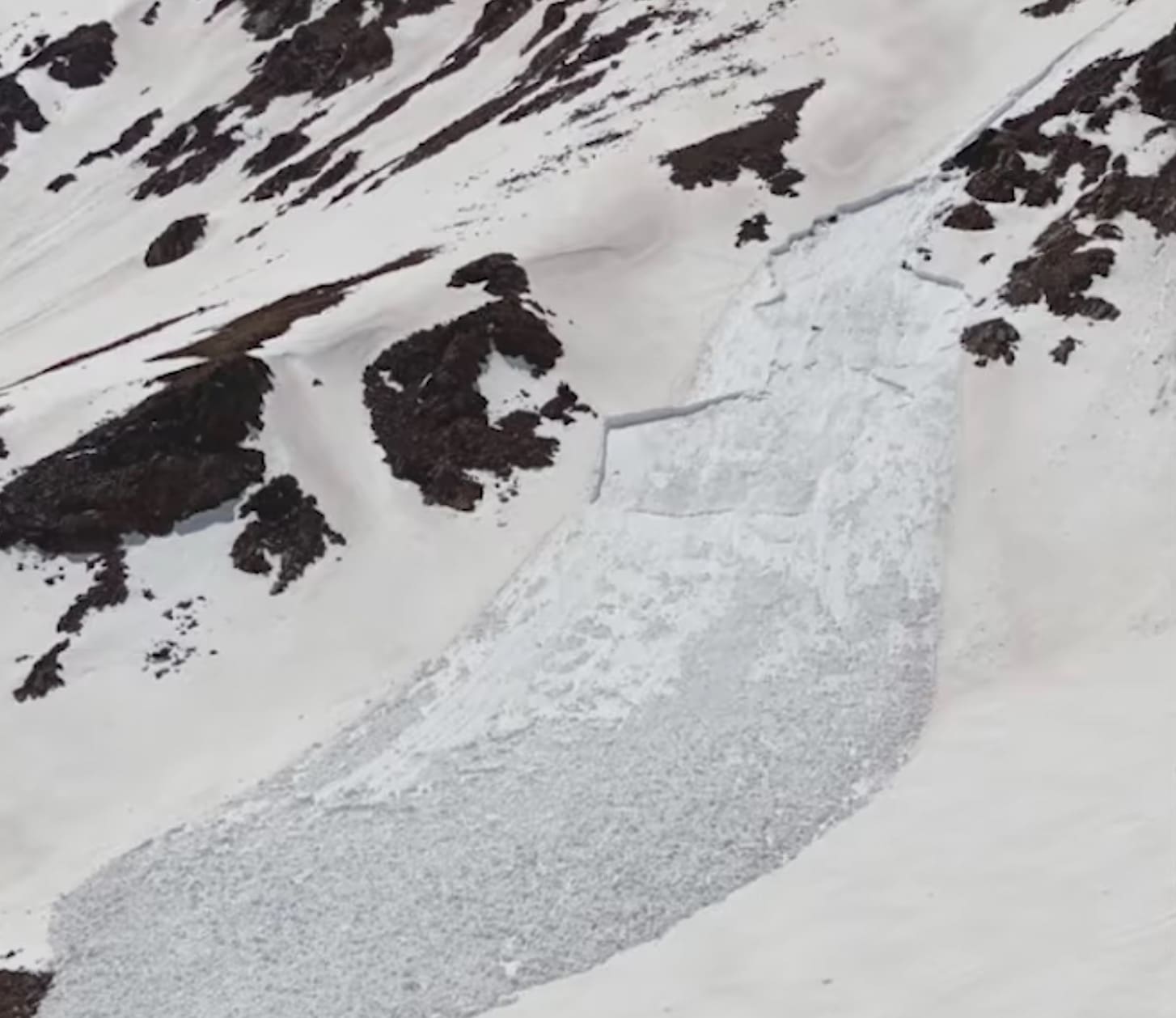 VIDEO: Summer Avalanche Filmed In Colorado