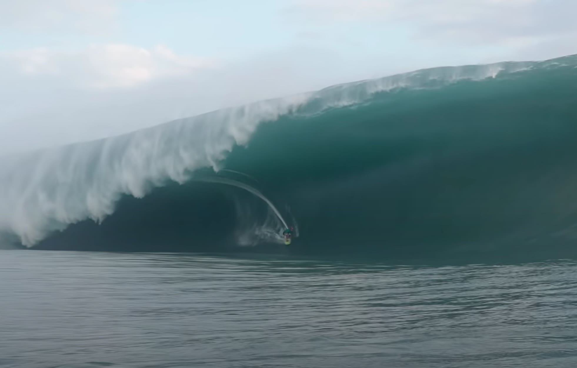 Is This Biggest Wave Ever Successfully Ridden at Teahupoʻo