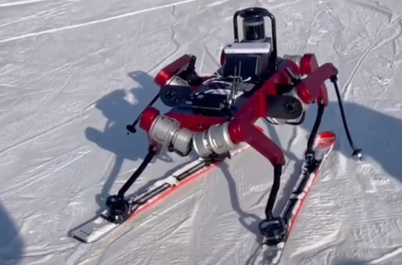 Chinese Team Develops "Skiing Robot" With Intelligent Recognition Capable of Navigating Crowded Slopes
