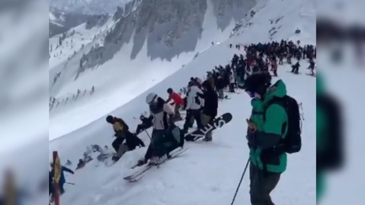 Hundreds of Skiers Descend Mineral Basin After Rope Drop *INSANE*